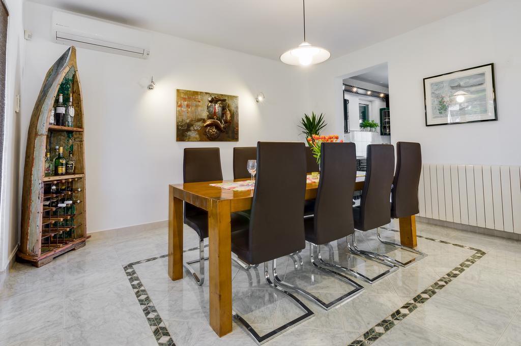 Villa Kuca Za Odmor Kuzmanic Kaštela Esterno foto