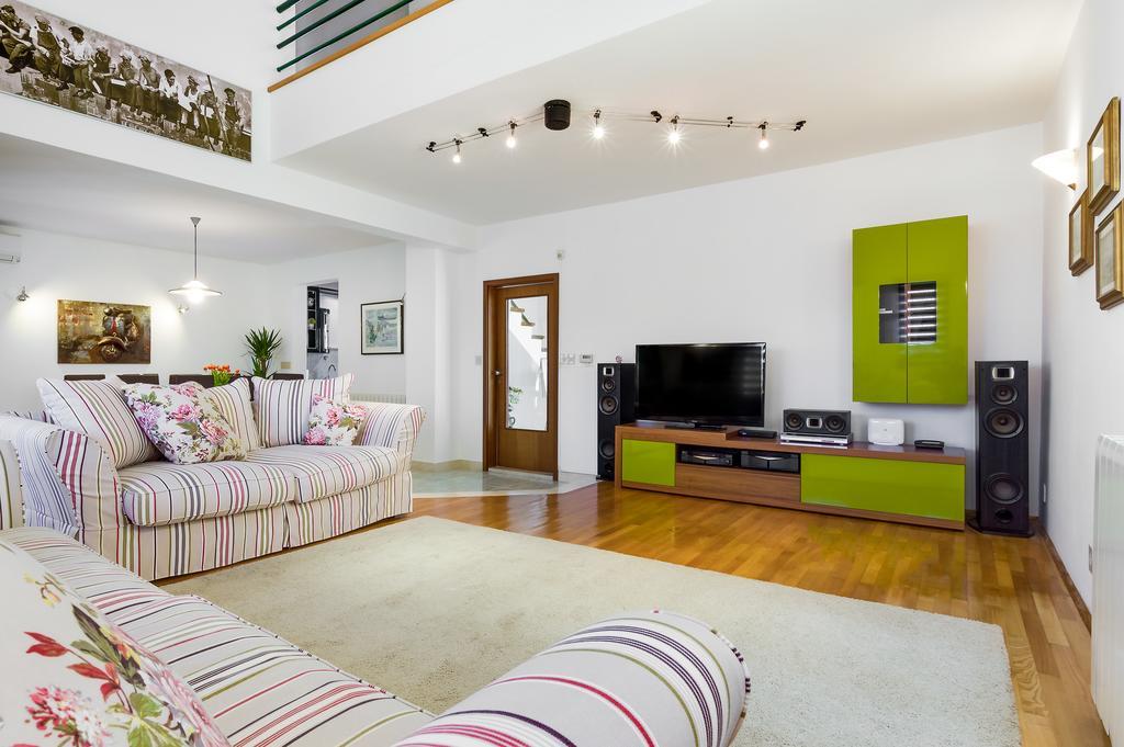 Villa Kuca Za Odmor Kuzmanic Kaštela Esterno foto
