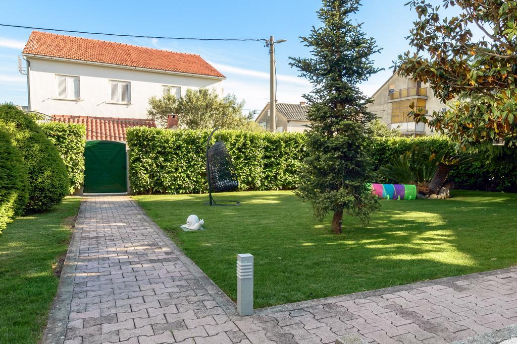 Villa Kuca Za Odmor Kuzmanic Kaštela Esterno foto