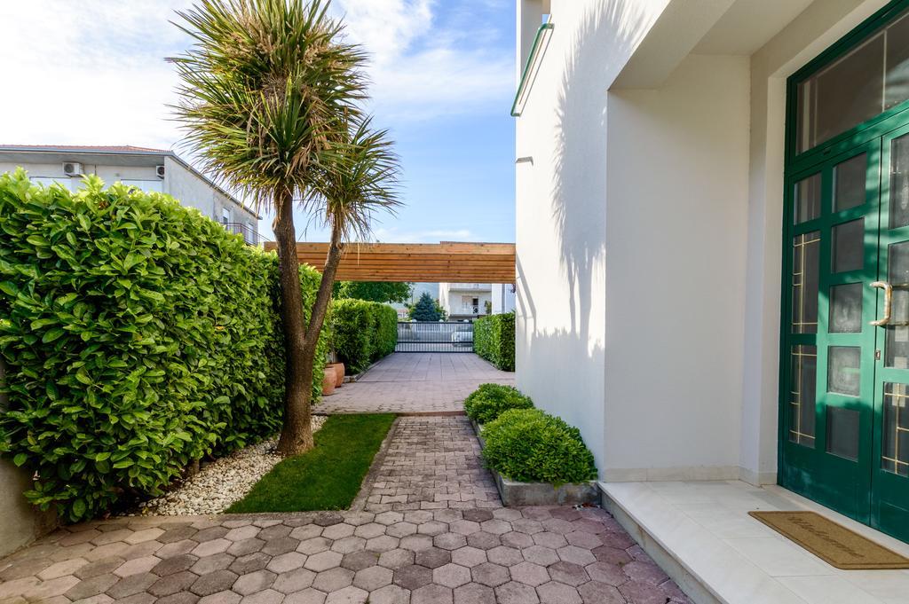 Villa Kuca Za Odmor Kuzmanic Kaštela Esterno foto