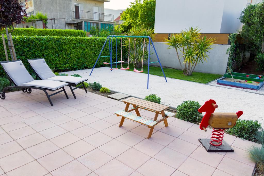 Villa Kuca Za Odmor Kuzmanic Kaštela Esterno foto