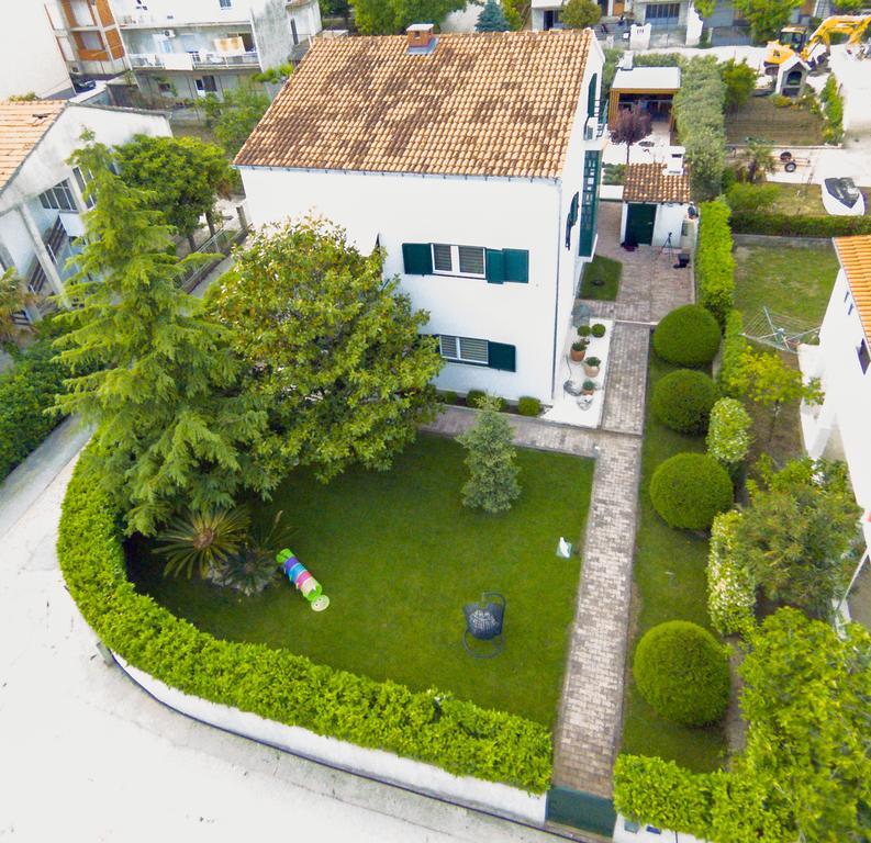 Villa Kuca Za Odmor Kuzmanic Kaštela Esterno foto